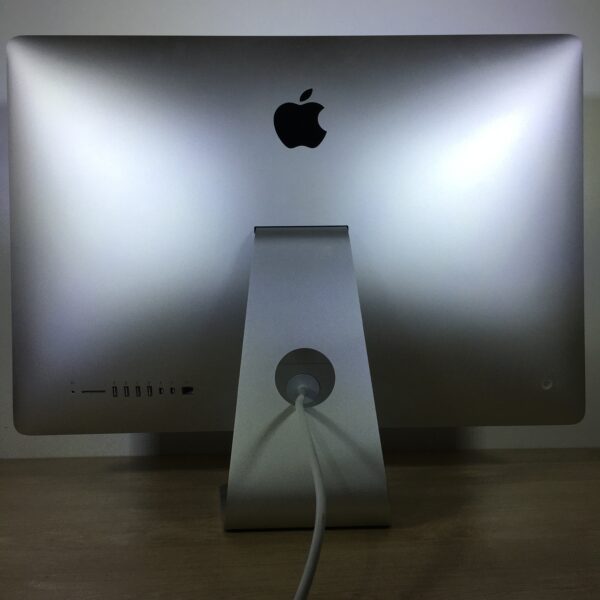 27-inch iMac 5K Retina Display (Late 2015) 3.3GHz Quad-Core i5 - 8GB RAM - 2TB Fusion Drive with 2GB Dedicated Graphics - Image 4