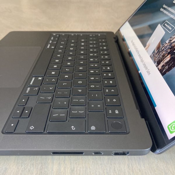 MacBook Pro 14-inch M4 Max 14-Core CPU, 32-Core GPU - 36GB RAM - 1TB SSD (2024) - Space Black - Grade A+ Certified Pre-owned (Apple Warranty) - Image 6