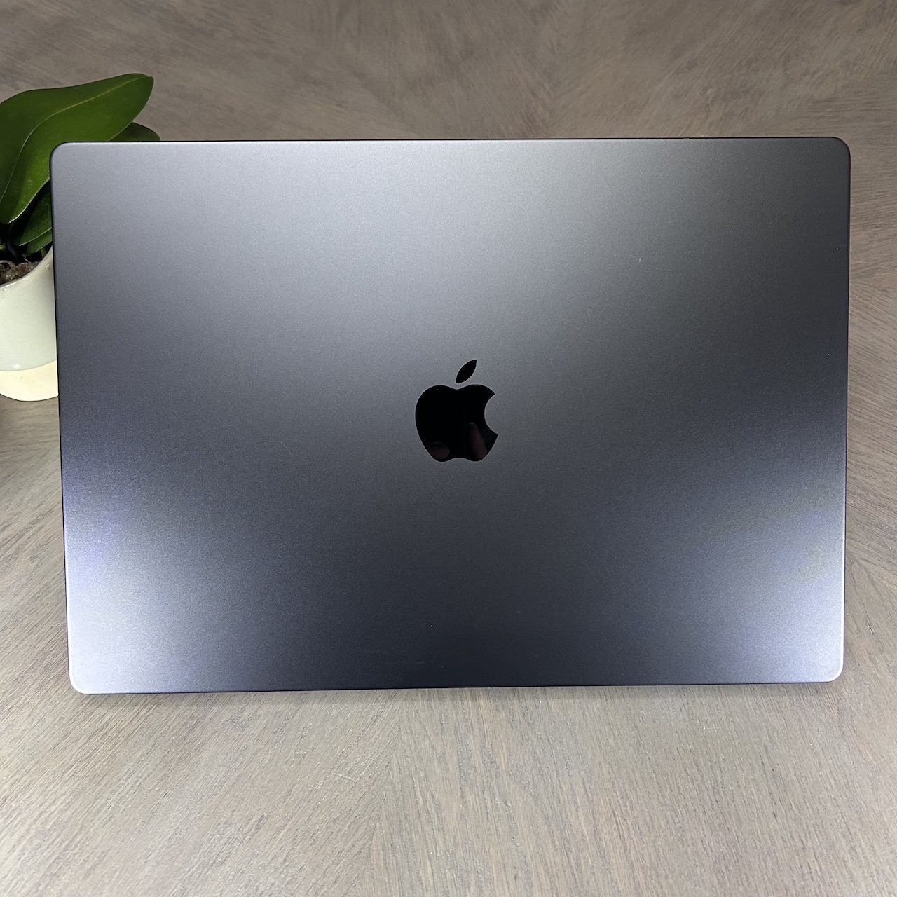 MacBook Pro 16-inch M4 Max 14-Core CPU, 32-Core GPU-36GB RAM-1TB SSD (2024) - Space Black - Grade A+ Certified Pre-owned (Very low Battery Cycle Count, Extended Warranty!) - Image 9