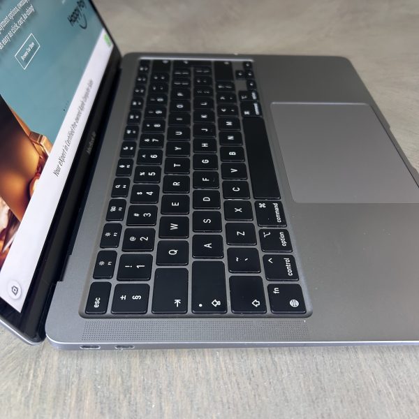 MacBook Air 13-inch M1 8-Core CPU, 7-Core GPU – 8GB Unified RAM