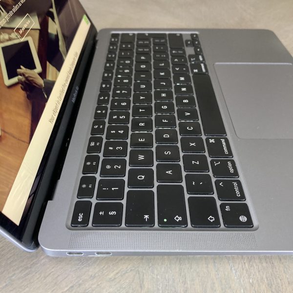 MacBook Air 13-inch M1 8-Core CPU, 8-Core GPU - 8GB Unified RAM - 512GB SSD - Space Grey - Grade A Certified Pre-owned (Larger Storage) - Image 5