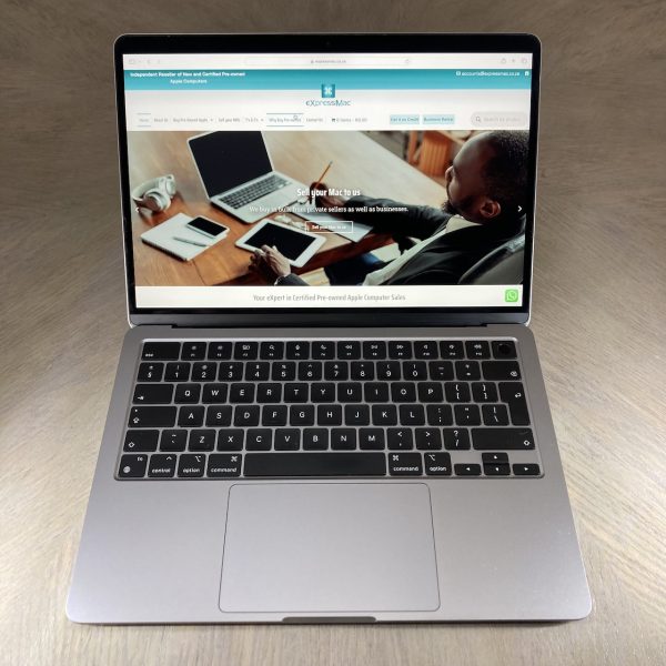 MacBook Air 13-inch M3 8-Core CPU, 8-Core GPU - 8GB Unified RAM - 256GB (2024) - Space Grey - Grade A+ Certified Pre-owned  (Mint Condition!) - Image 3