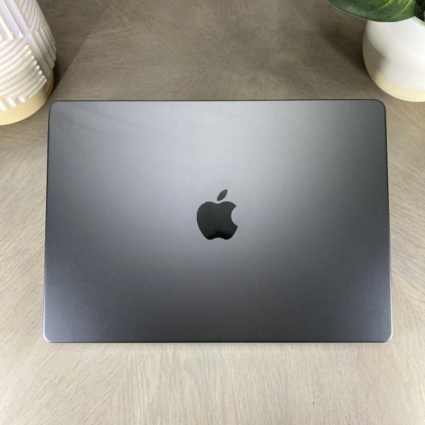 MacBook Pro 14-inch M4 10-Core CPU, 10-Core GPU - 16GB RAM - 512GB SSD (2024) - Space Black - Grade A Certified Pre-owned (Low Cycle Count) - Image 9