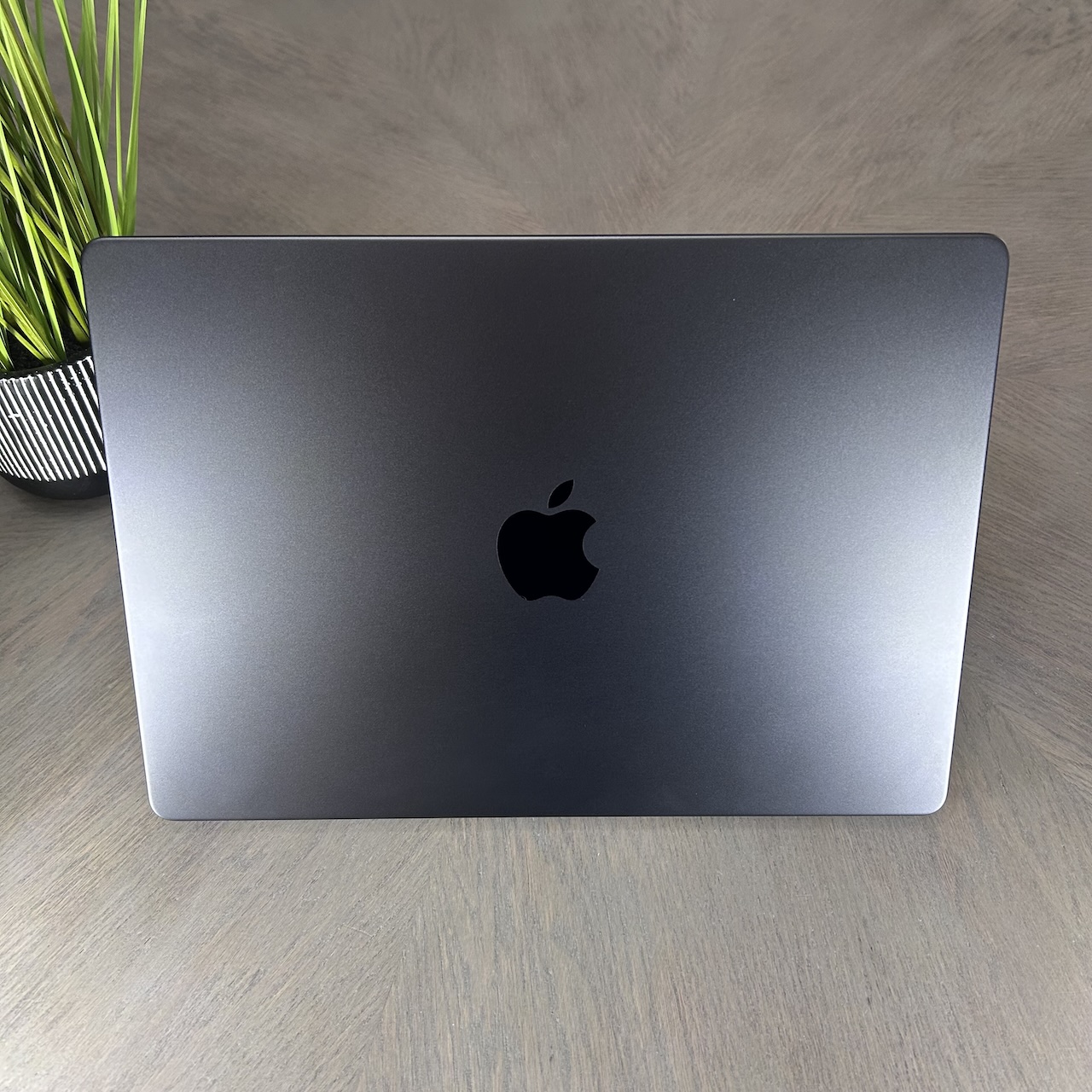 MacBook Pro 14-inch M4 Pro 14-Core CPU, 20-Core GPU-24GB RAM-1TB SSD (2024)- Space Black - Grade A+ Certified Pre-owned (Balance of Apple Warranty!) - Image 9