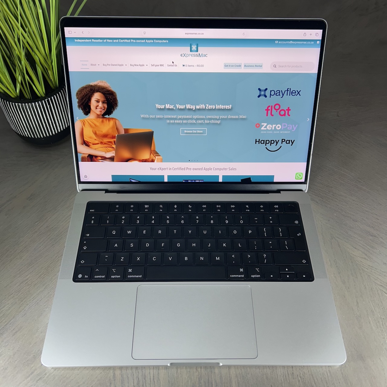 MacBook Pro 14-inch M5 10-Core CPU, 10-Core GPU-16GB RAM-512GB SSD (2025)- Silver - Grade A+ Certified Pre-owned (Balance of Apple Warranty!) - Image 3