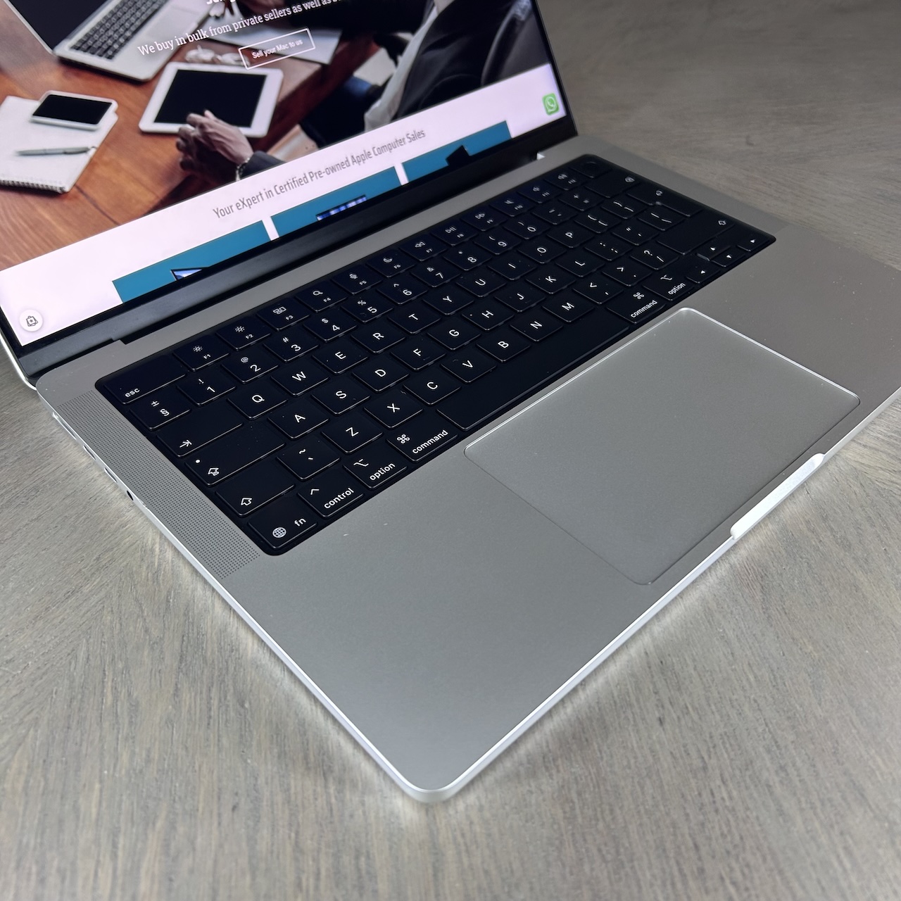 MacBook Pro 14-inch M5 10-Core CPU, 10-Core GPU-16GB RAM-512GB SSD (2025)- Silver - Grade A+ Certified Pre-owned (Balance of Apple Warranty!) - Image 8