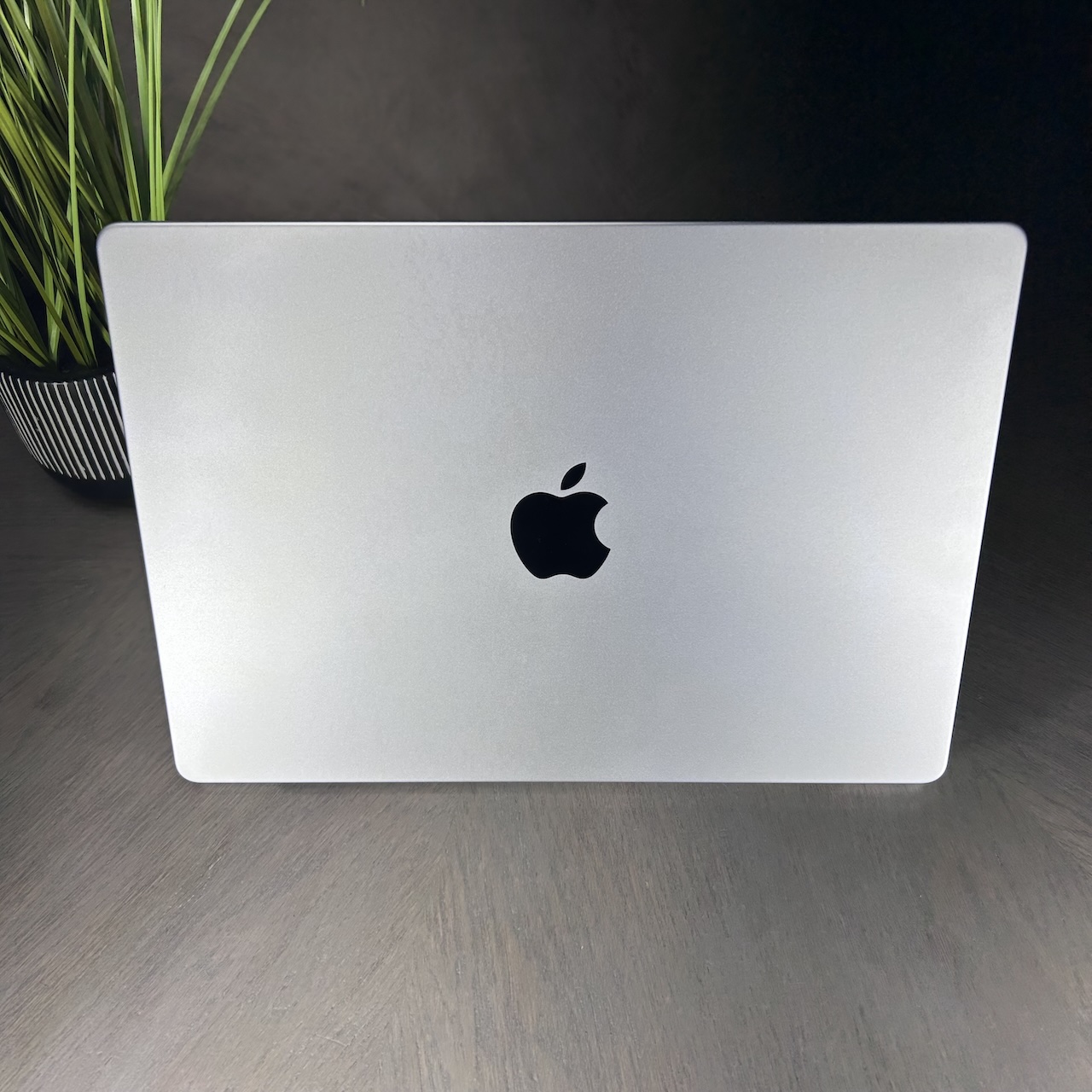MacBook Pro 14-inch M5 10-Core CPU, 10-Core GPU-16GB RAM-512GB SSD (2025)- Silver - Grade A+ Certified Pre-owned (Balance of Apple Warranty!) - Image 9