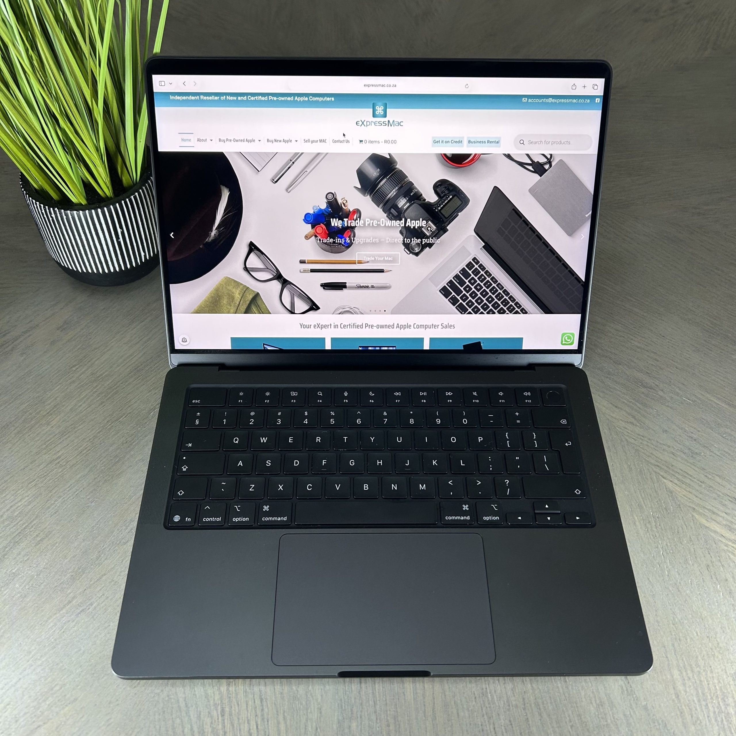 MacBook Pro 14-inch M5 10-Core CPU, 10-Core GPU-24GB RAM-1TB SSD (2025)- Space Black - Grade A+ Certified Pre-owned (Balance of Apple Warranty!) - Image 3