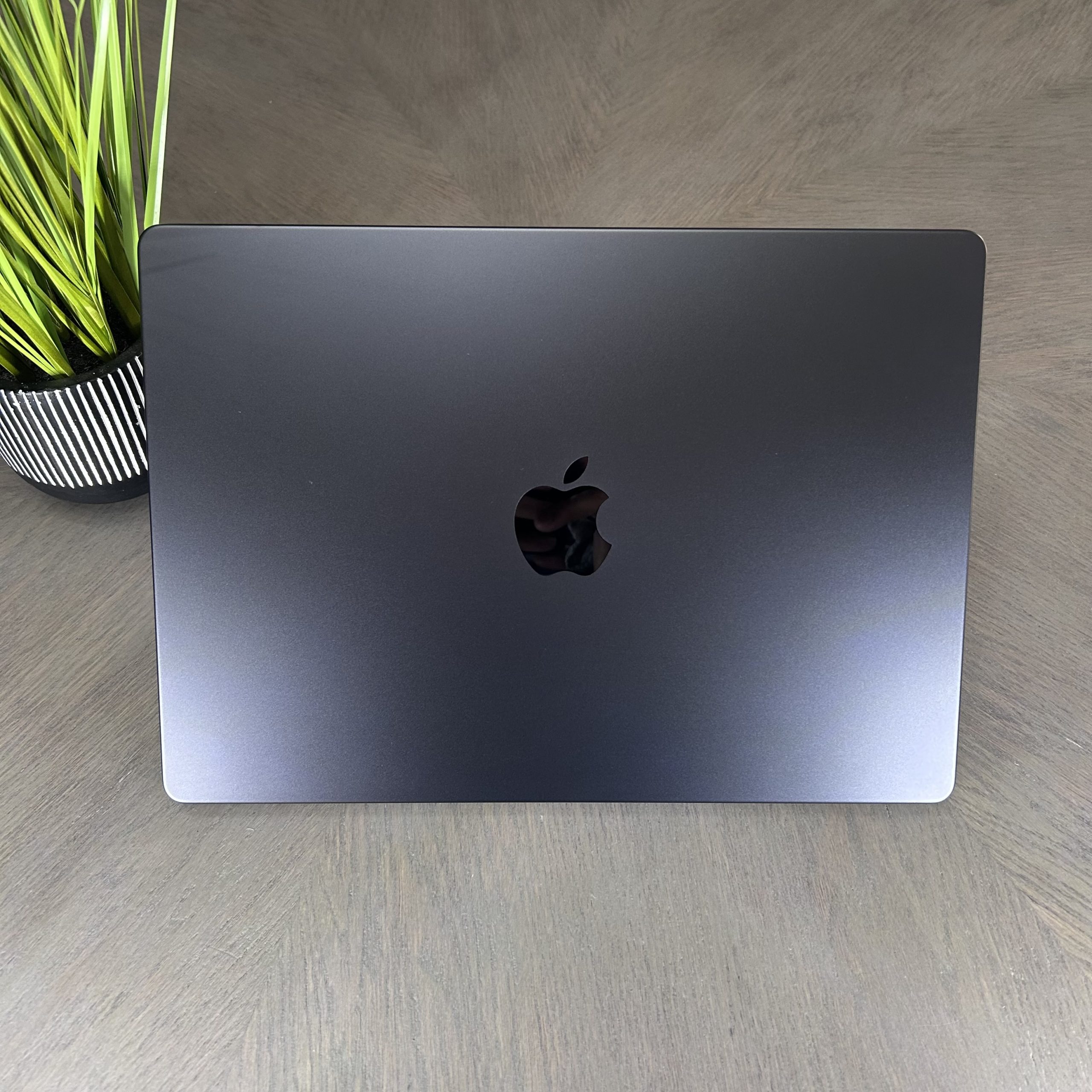 MacBook Pro 14-inch M5 10-Core CPU, 10-Core GPU-24GB RAM-1TB SSD (2025)- Space Black - Grade A+ Certified Pre-owned (Balance of Apple Warranty!) - Image 9