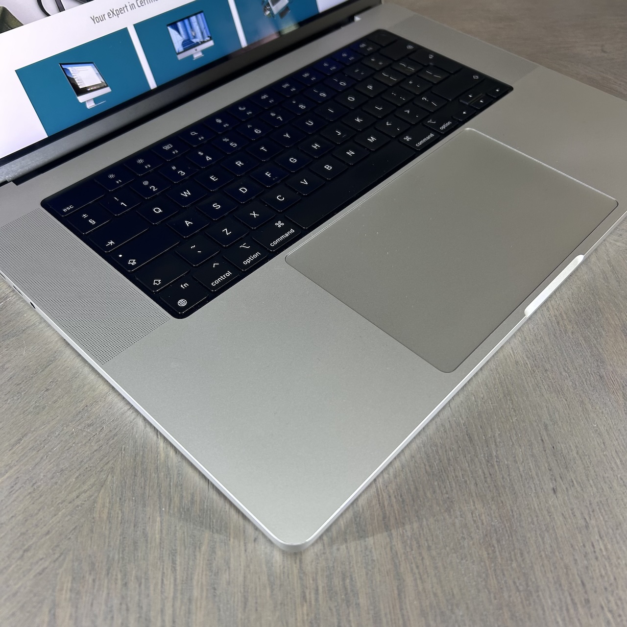 MacBook Pro 16-inch M1 Pro 10-Core CPU, 16-Core GPU - 16GB RAM - 1TB SSD (2021) - Silver - Grade A+ Certified Pre-owned (Low Cycle Count!) - Image 8