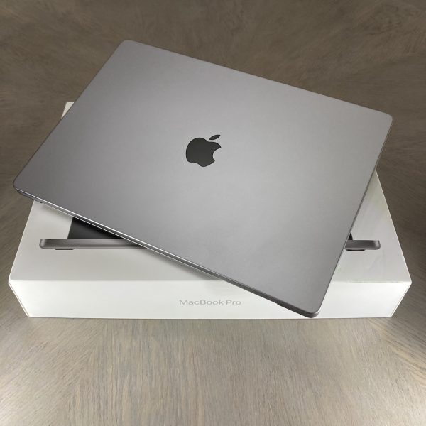 MacBook Pro 16-inch M2 Max 12-Core CPU, 38-Core GPU - 32GB RAM - 1TB SSD (2023) - Space Grey - Grade A+ Certified Pre-owned (Pristine! Original Packaging) - Image 11